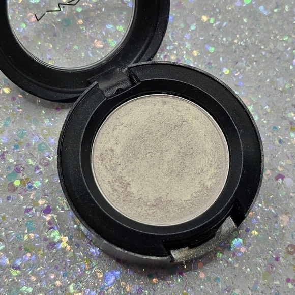 MAC Cosmetics Solar White (Cool Heat Collection) Limited Edition/Rare Eyeshadow - Picture 4 of 7